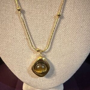 Elegant Gold Pendant Necklace